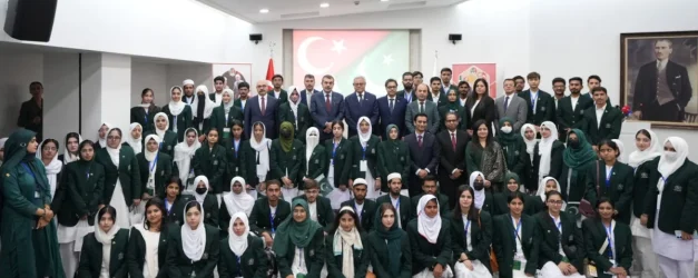 Bakan Tekin, Pakistanlı Öğrencilerle Bir Araya Geldi