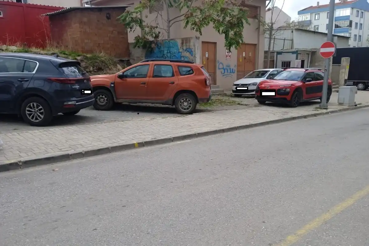 Keşan’da Kaldırım İşgalleri Tepki Çekiyor!