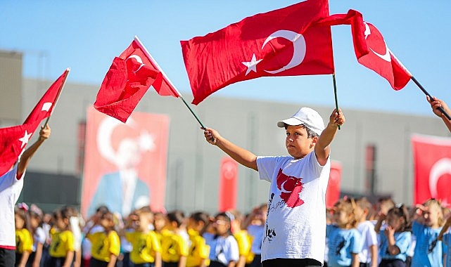 Aliağalılar Cumhuriyetin 102. Yılını Hep Birlikte Coşkuyla Kutlayacak 1 aliagalilar cumhuriyetin 102 yilini hep birlikte coskuyla kutlayacak