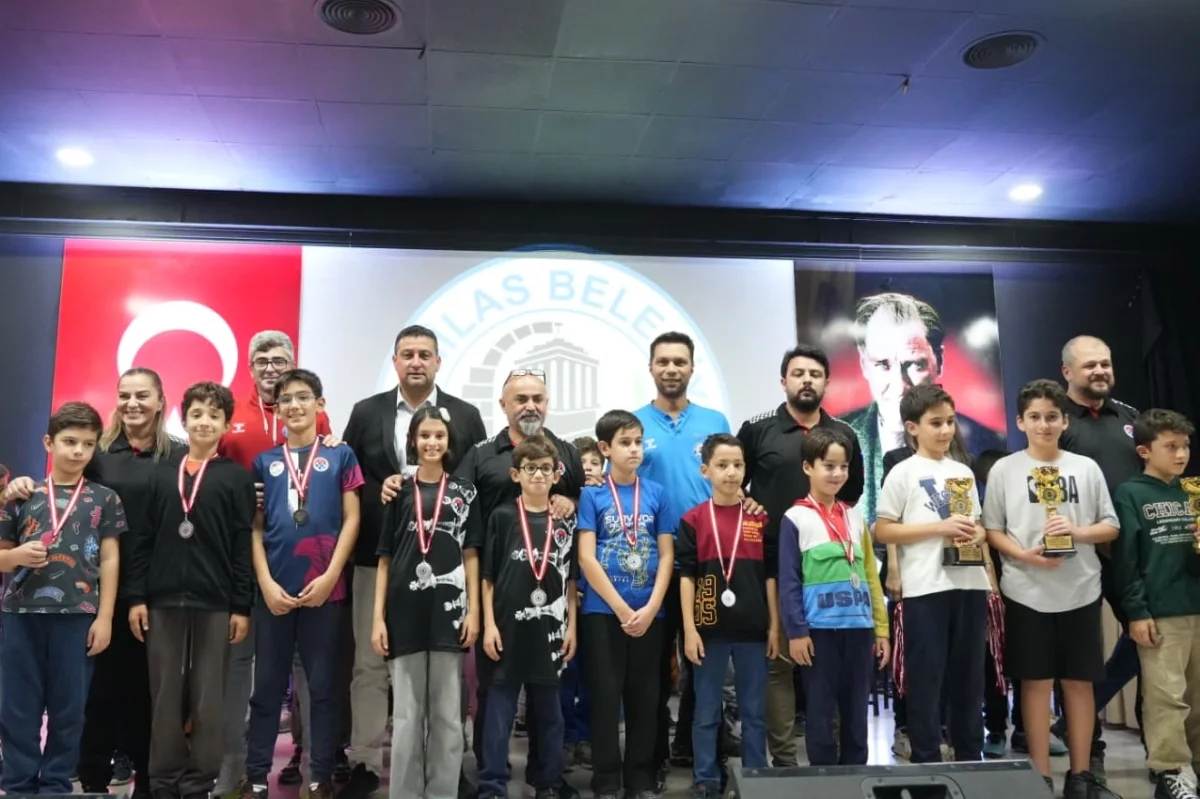 Milas’ta 29 Ekim Cumhuriyet Bayramı Satranç Turnuvası Yapıldı 1 Milas’ta 29 Ekim Cumhuriyet Bayramı Satranç Turnuvası Yapıldı