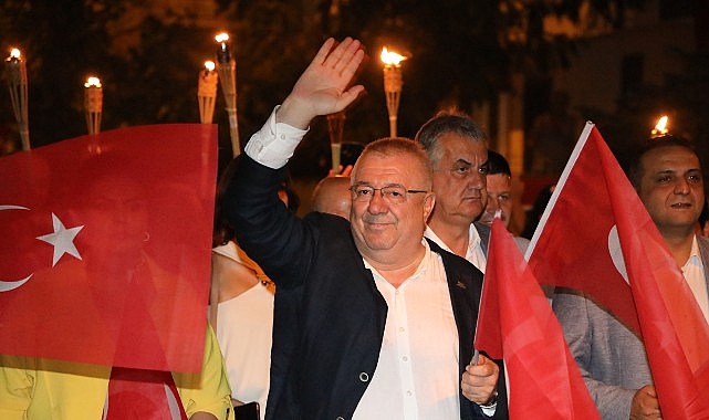 cumhuriyet ozgurlugun esitligin ve demokrasinin adidir