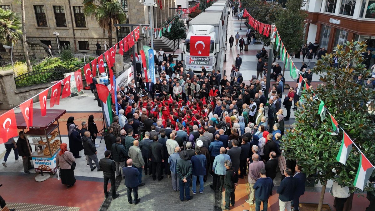 Kardeşlik Tırları Trabzon’dan Gazze’ye Yolculuğa Çıktı 1 Kardeşlik Tırları Trabzon’dan Gazze’ye Yolculuğa Çıktı