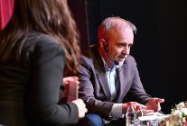 gazeteci yavuz oghan manisalilarla bulustu