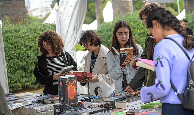 kulturparkta izmir kitap fuari ruzgari