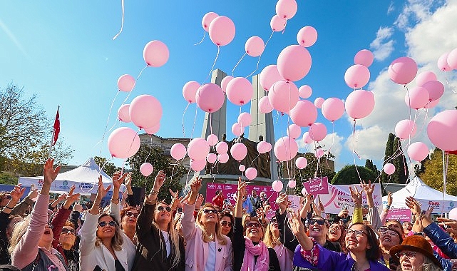 meme kanseri farkindaligi icin bakirkoyde gokyuzune pembe balonlar ucuruldu
