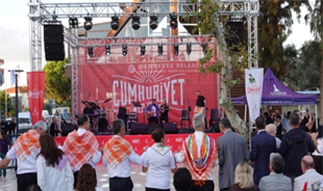 Menderes’te Cumhuriyet coşkusu 1 mendereste cumhuriyet coskusu