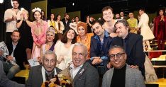 nilufer kent tiyatrosundan lukus hayat ile gorkemli sezon acilisi