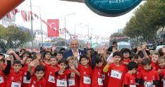 niluferde binden fazla ogrenci cumhuriyet icin kostu