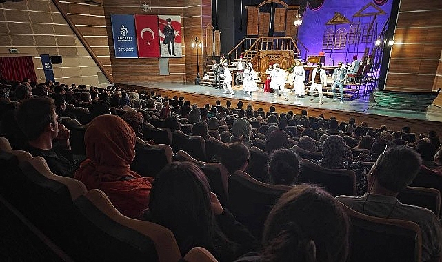 sehir tiyatrolari perdeyi gebzeye tasidi