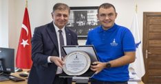 tarihi basarilara imza atan tuna baskan tugayla bulustu