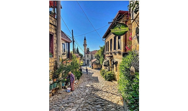 yesilyurt koyu sonbaharin renkleri esliginde cumhuriyet coskusunu dogada kutluyor