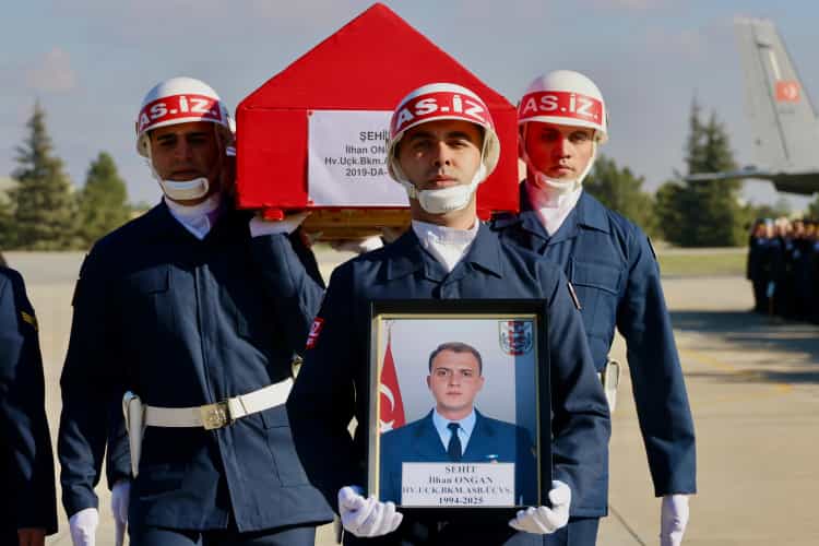 Eskişehir’de Uçak Kazasında Şehit Olan İki Subaya Tören