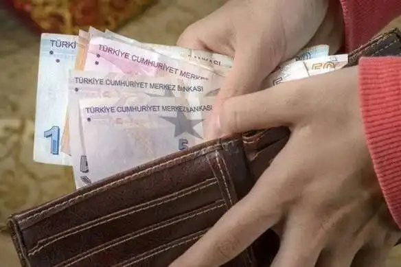 TÜRK-İŞ Verilerine Göre Yoksulluk Sınırı 92 Bin Lirayı Aştı 1 TÜRK-İŞ Verilerine Göre Yoksulluk Sınırı 92 Bin Lirayı Aştı