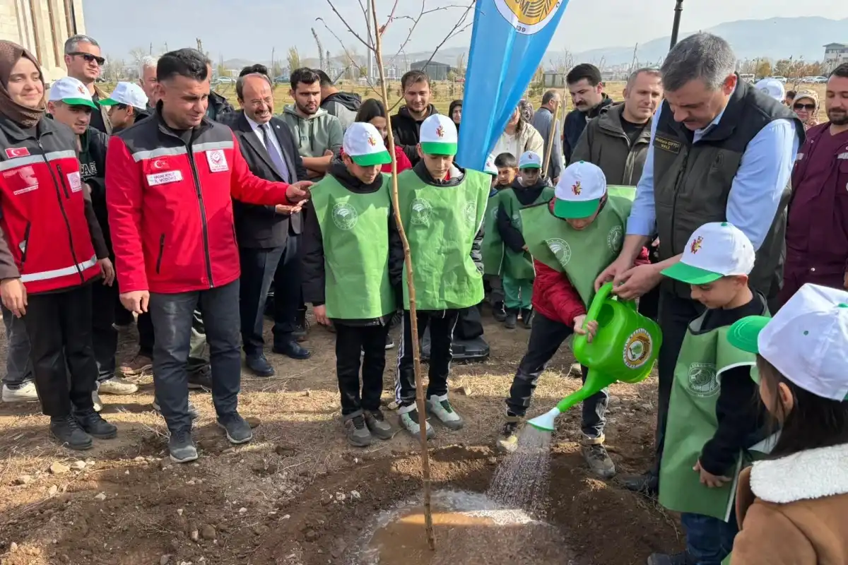 Erzurum’da 3 Bin Fidanla ‘Aile Hatıra Ormanı’ Oluşturuldu
