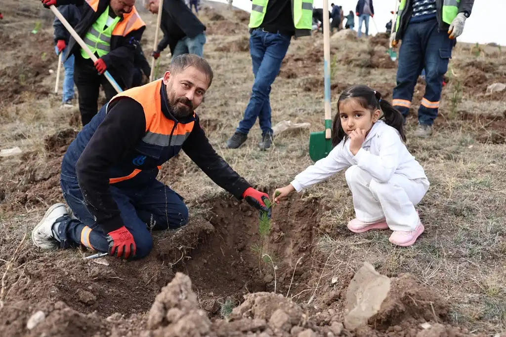 Sivas’ta 58 Bin Fidan Muhsin Yazıcıoğlu Vefa Ormanı’na Dikildi