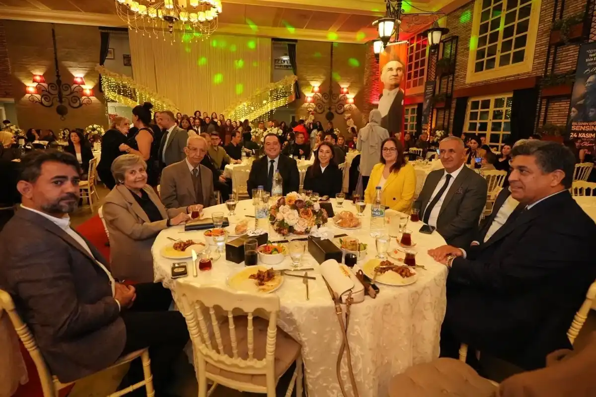 Manisa Büyükşehir’den Öğretmenlere Maaş Artışı ve Ulaşım Desteği