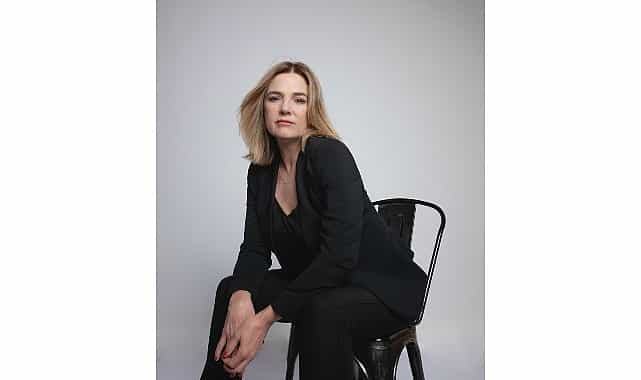 birsen tezer world akustik sahnesinde muzikseverlerle bulusuyor