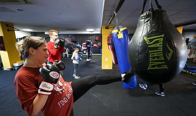 bucali kadinlar siddete karsi kick boks ogreniyor