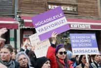 bursada binlerce kadin siddetsiz bir yasam adalet ve esitlik icin yurudu