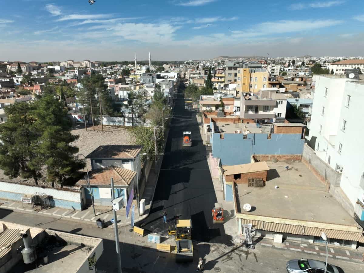 Büyükşehir, Ceylanpınar’da Karayolları Standartlarında Asfalt Çalışması Yaptı 1 Büyükşehir, Ceylanpınar’da Karayolları Standartlarında Asfalt Çalışması Yaptı