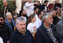 cesme belediyesi balikcilar ve terziler sokagi yenileme projesini esnafla paylasti