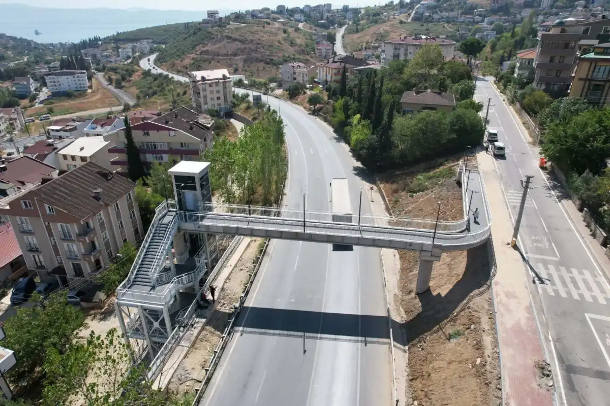 Kocaeli Büyükşehir’den 6 Yılda 18 Üst Geçit ve 38 Engelli Asansörü Yatırımı 1 Kocaeli Büyükşehir’den 6 Yılda 18 Üst Geçit ve 38 Engelli Asansörü Yatırımı