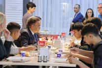 il milli egitim muduru dr omer yahsi pansiyonda ogrencilerin sofrasina konuk oldu