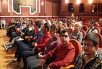 is hayatina hazirlanan norocesitli genclerin mezuniyet sevinci