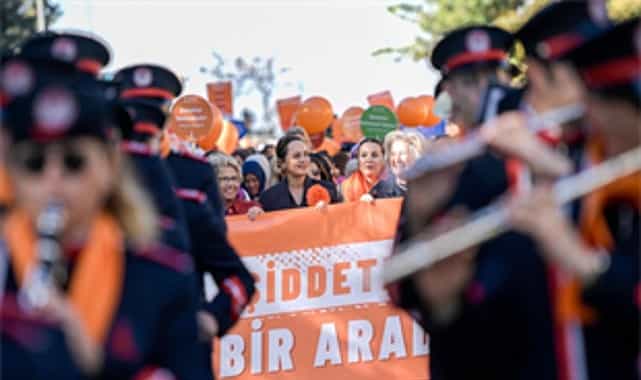 kadina siddete karsi turuncu yuruyus