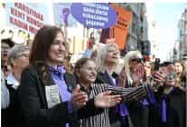 karsiyakadan dayanisma cagrisi siddete karsi ses cikar