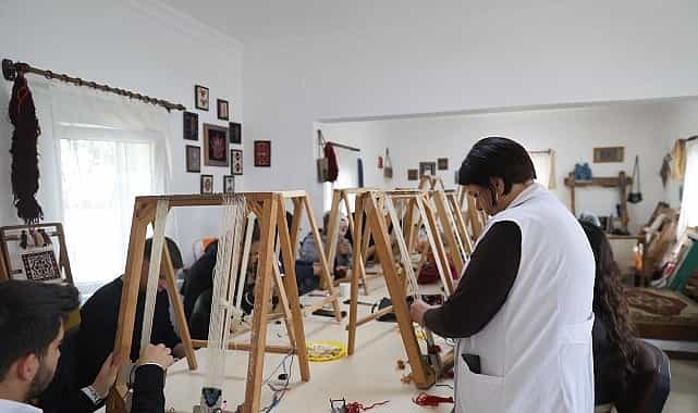 nevulu ogrenciler uygulamali dokuma atolyesi etkinligine katildi