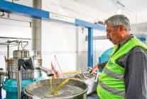 seferihisar belediyesinden ornek proje cocuklarin topladigi zeytinler sofralara bereket olacak