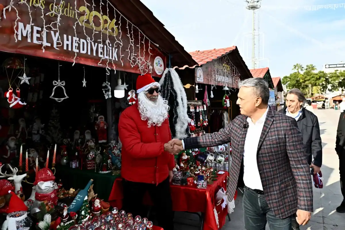 Ümit Uysal Yeni Yıl Çarşısı’nı Gezdi