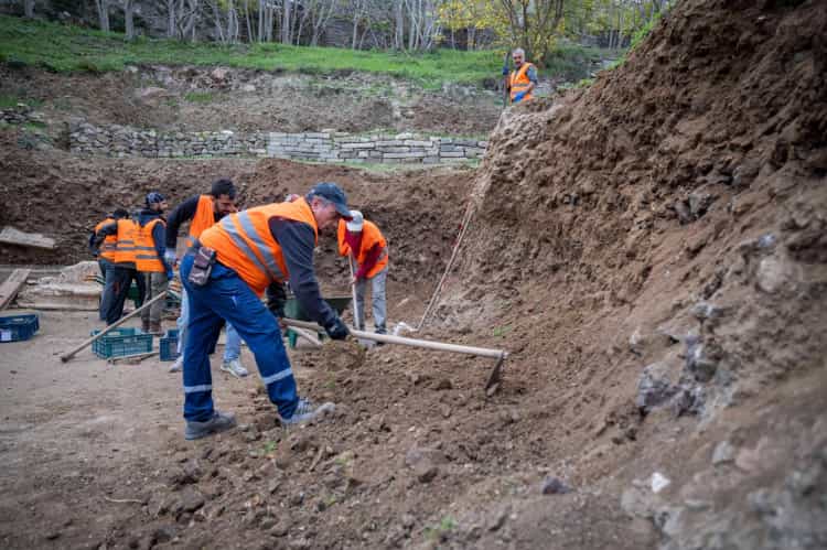 İzmir Smyrna Tiyatrosu’nu Gün Yüzüne Çıkarıyor