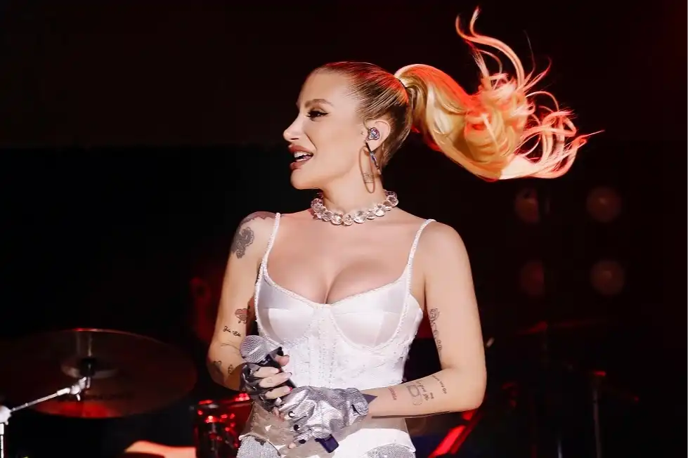 Sezen Aksu, İrem Derici için özel şarkı hazırladı