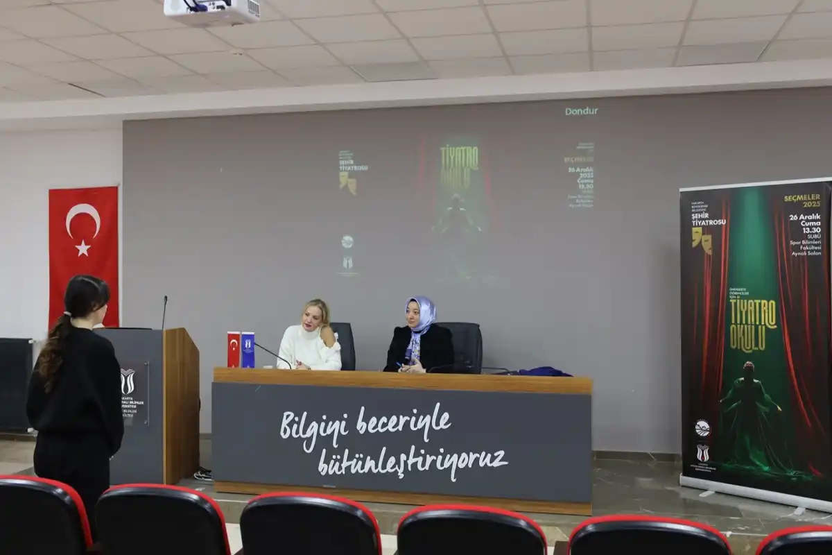 Sakarya’da Genç Yetenekler Tiyatroyla Buluştu 1 Sakarya’da Genç Yetenekler Tiyatroyla Buluştu