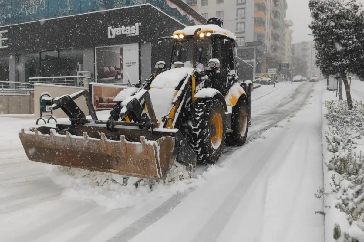 Mardin’de Karla Mücadele Çalışmaları Sürüyor 1 Mardin’de Karla Mücadele Çalışmaları Sürüyor