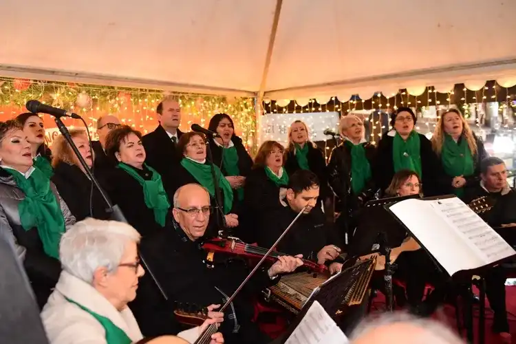 Osmangazi Meydanı Türk Sanat Müziğiyle Şenlendi