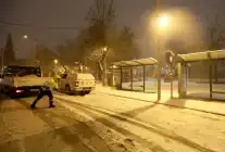 Gaziantep’te karla mücadele çalışmaları ulaşımın aksamaması için kesintisiz devam ediyor.