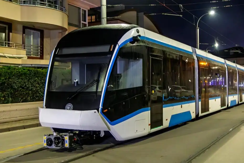 Kocaeli Raylı Sistemde Güçleniyor: 5 Tramvayın İlki Hizmete Başladı 1 Kocaeli Raylı Sistemde Güçleniyor: 5 Tramvayın İlki Hizmete Başladı