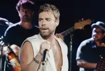 Murat Dalkılıç, İstanbul’da iki kıtada verdiği konserlerde kapalı gişe oynayarak rekora koştu