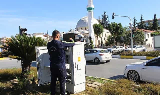 Büyükşehir Manavgat’ın sinyalizasyon altyapısını yeniliyor 1 buyuksehir manavgatin sinyalizasyon altyapisini yeniliyor