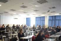 ege universitesinde engeller akran mentorlugu ile asiliyor