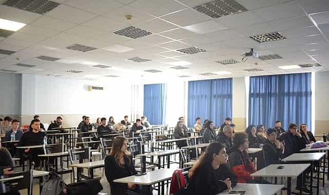 ege universitesinde engeller akran mentorlugu ile asiliyor