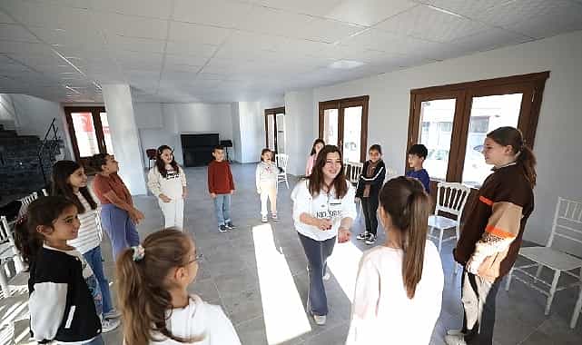 mendereste cocuklara tiyatro egitimi