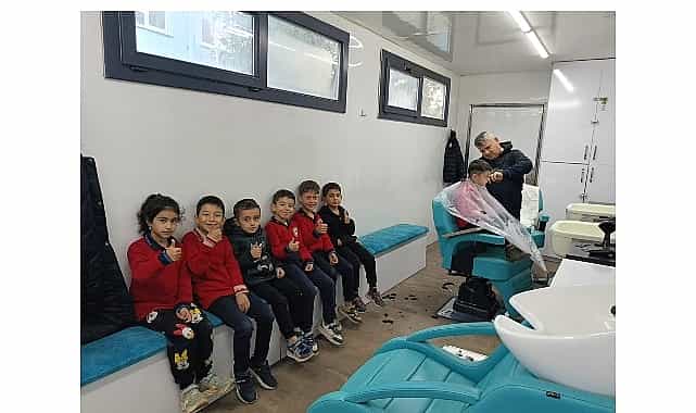 mobil kuafor tiri ogrencilerin hizmetinde