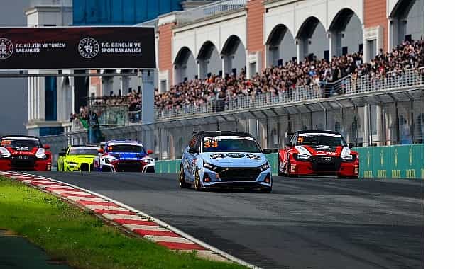 tosfed istanbul parkta yagmur altinda son tango