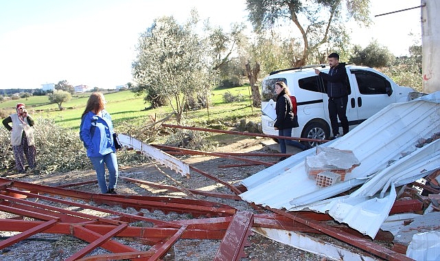 antalya buyuksehir belediyesi hortumdan zarar goren vatandasin yaninda