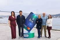 burak ozcivit prof dr sinan canan ve acelya akkoyun hayat finansin yeni nesil aile karti icin ayni sahnedeydi