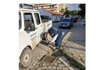 burhaniye belediyesi ekipleri yogun yagis riskine karsi sahada